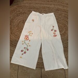 WHITE FLORAL EMBROIDERED LINEN PANTS
